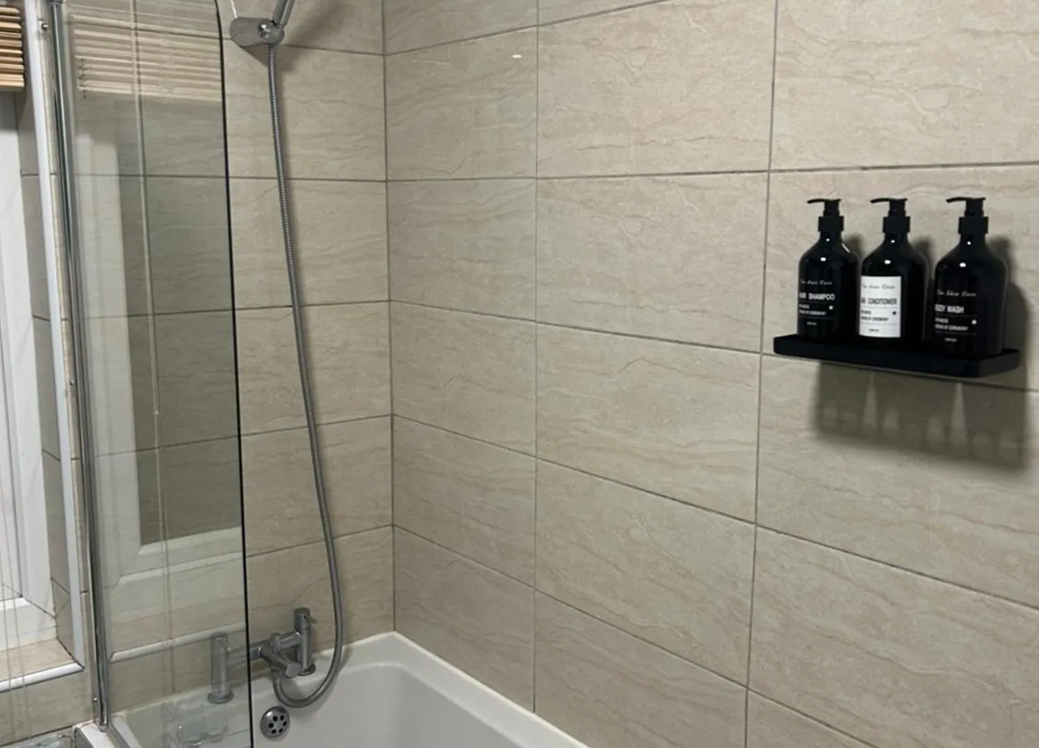 Modern 6-Bed Home Near Leeds City Centre