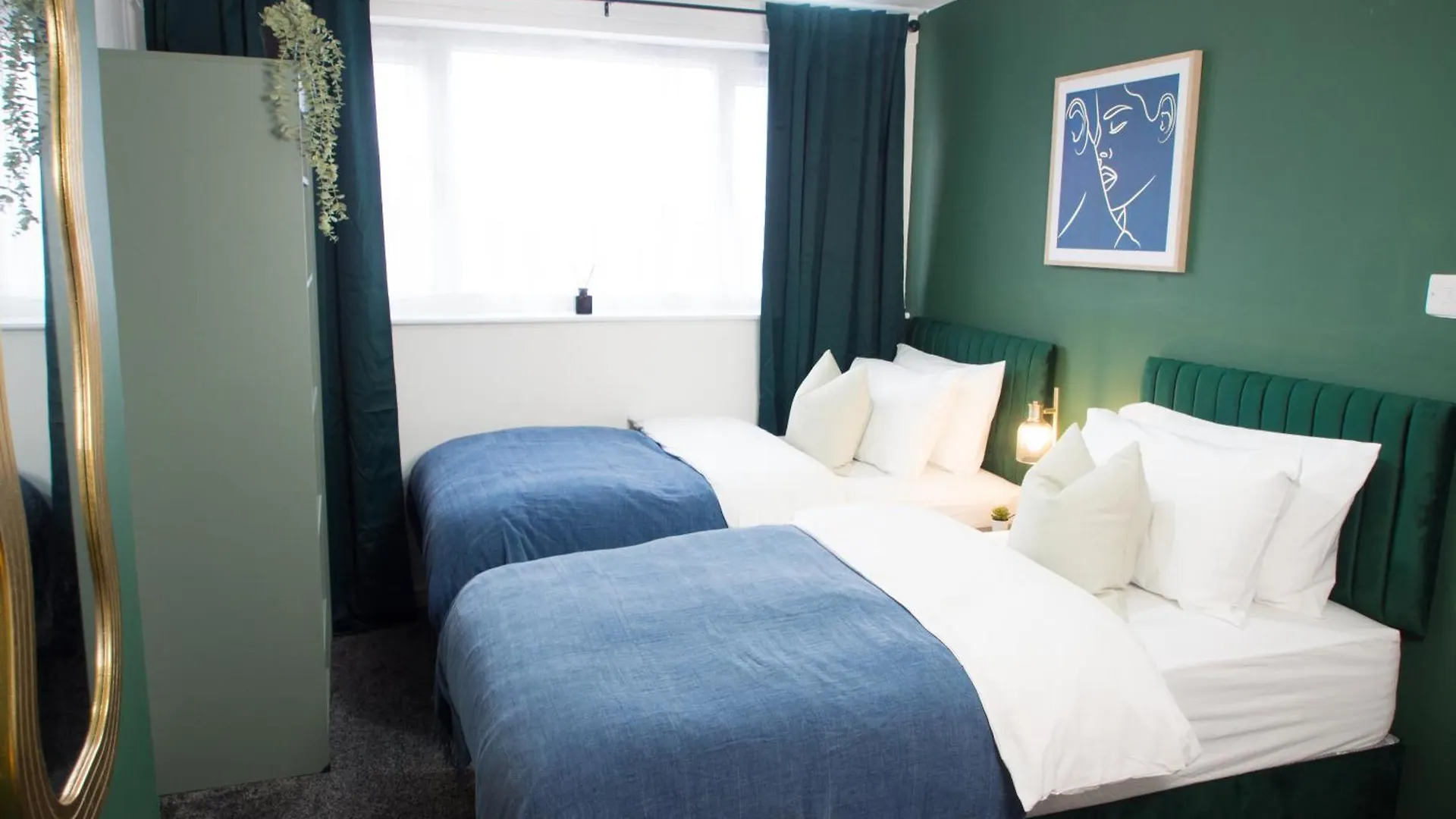Apartament Modern 6-Bed Home Near Leeds City Centre