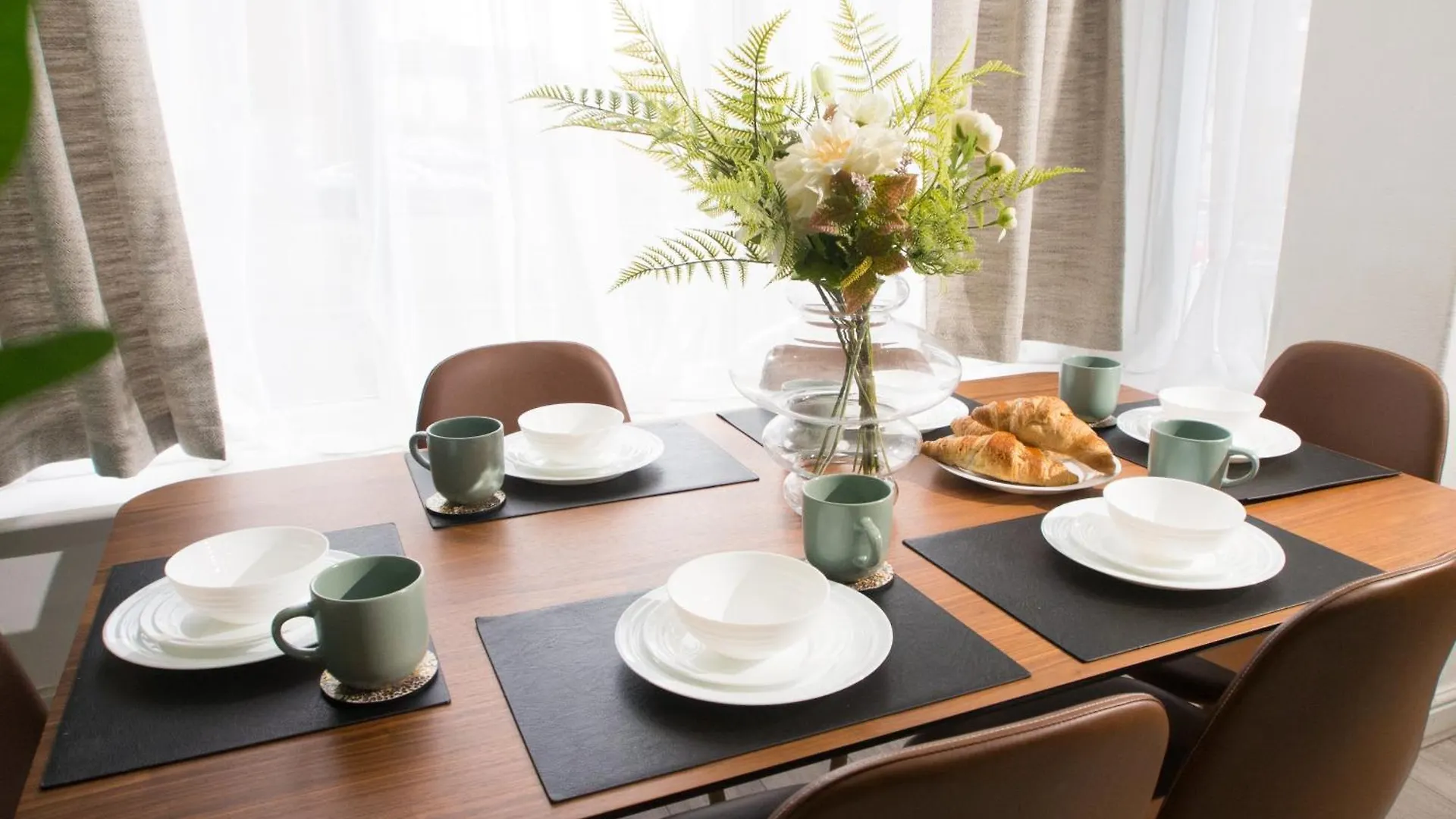 Modern 6-Bed Home Near Leeds City Centre Leeds (West Yorkshire)